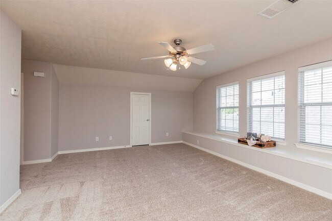 Building Photo - 10126 Holly Chase Dr