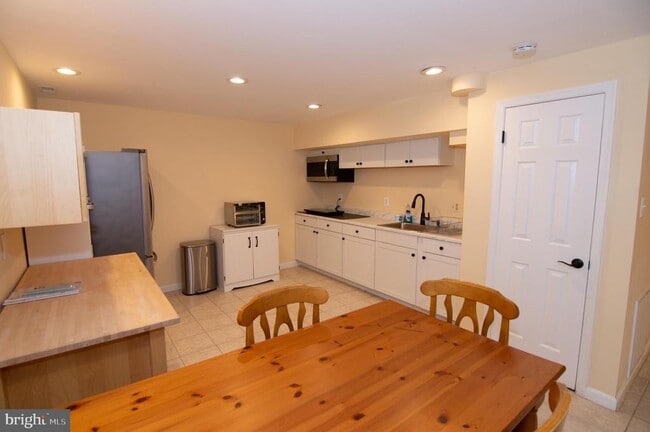 Building Photo - 404 Talahi Rd SE