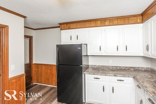 Building Photo - Come view this charming brick home