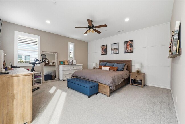 Building Photo - 155 Spectacle