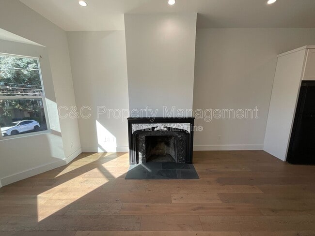 Building Photo - 182 Los Olivos Ave