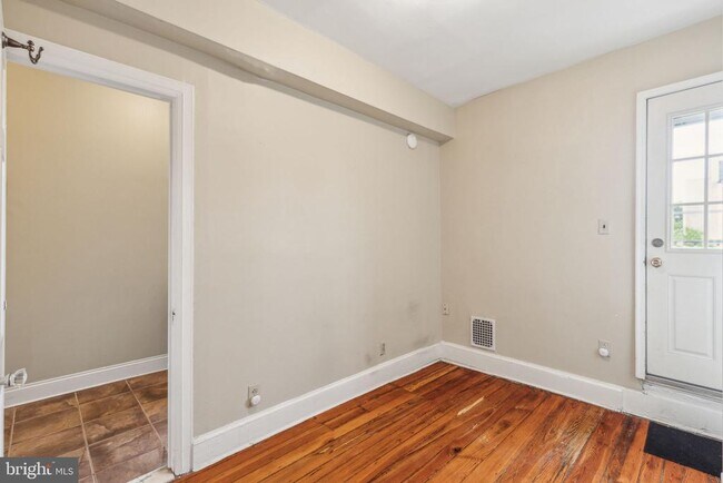 Building Photo - 828 N 21st St