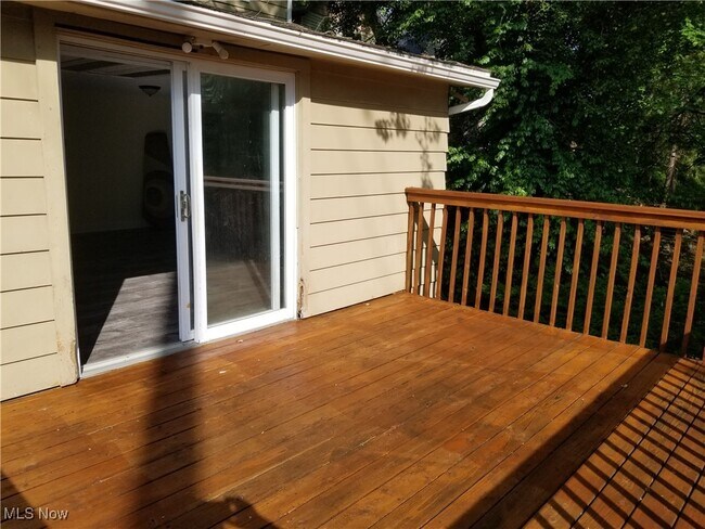 Building Photo - 383 Aqueduct St