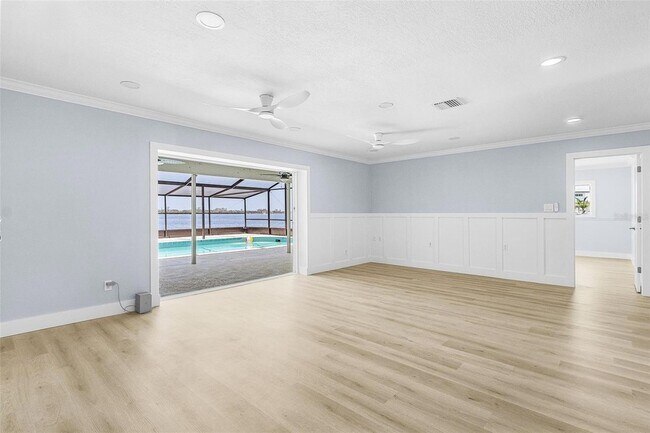 Building Photo - 716 Sarabay Rd