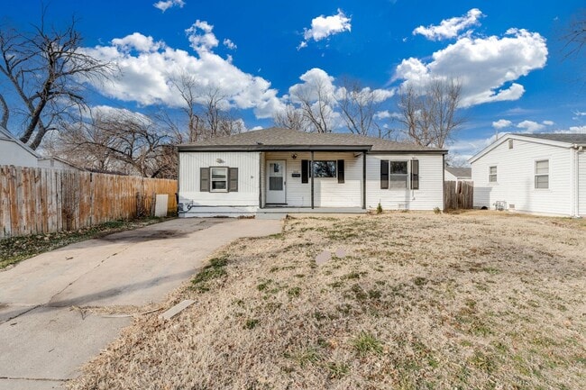 Building Photo - 1616 E Funston St