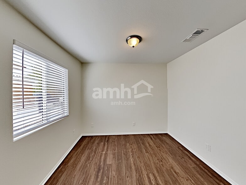 Building Photo - 2165 W Burlwood Way