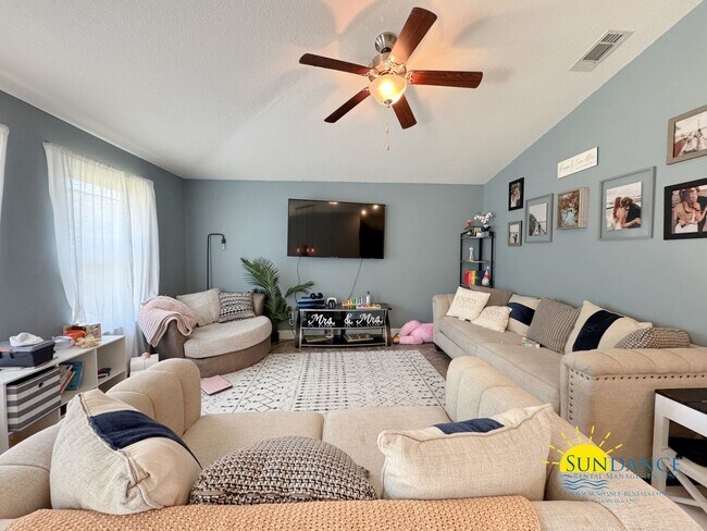 Beautiful 3 Bedroom Home in Bon - Beautiful 3 Bedroom Home In Bon View Commu Milton Fl Building Photo