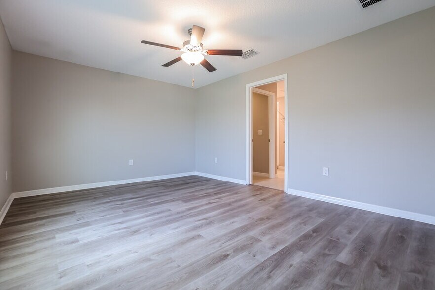 Building Photo - 6983 KIng Creek Dr