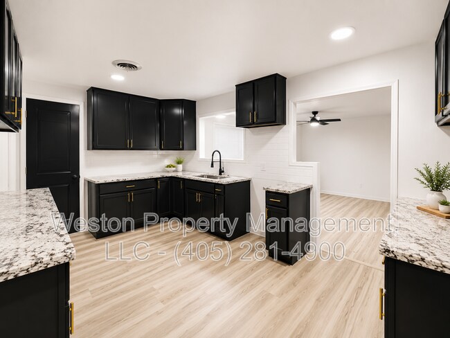 Building Photo - 9609 Greystone Ave