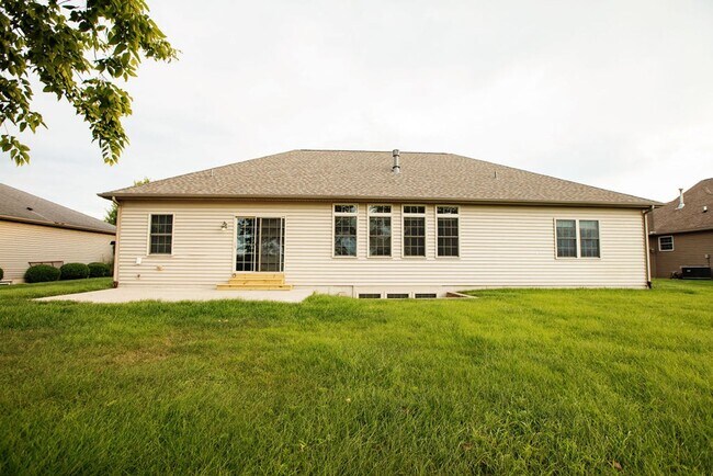 Building Photo - 3 Bed (with 4th bed potential downstairs),...