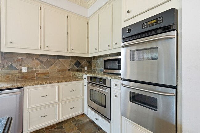 Building Photo - 4063 Breakwood Dr