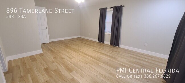 Building Photo - 896 Tamerlane St