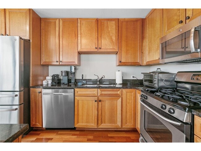 Building Photo - 929 Portland Ave