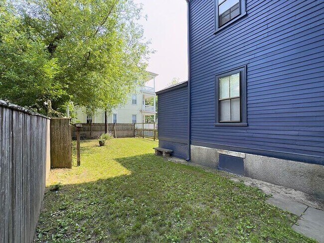 Building Photo - 64 Willow St