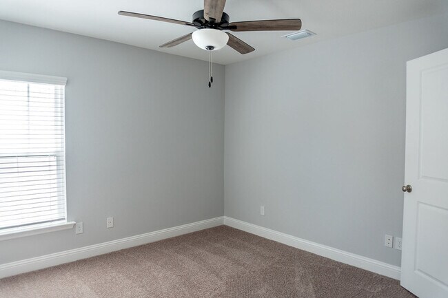 Building Photo - 1418 Landon Hills Dr