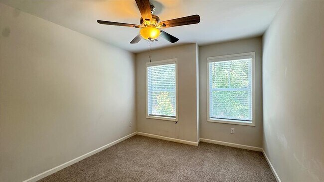 Building Photo - 285 Vista Ln