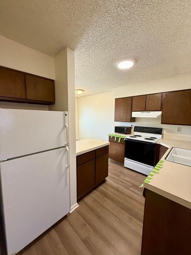 Building Photo - Move in specials - Pick One - 1st month free or $100 off monthly rent. Flexible lease terms are a...
