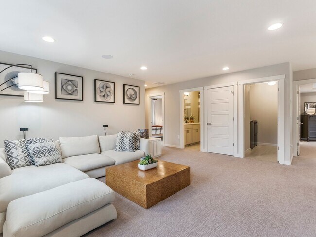 Building Photo - Stunning 4 Bed/2.5 Bath Modern Farmhouse in Scouters Mountain - HV