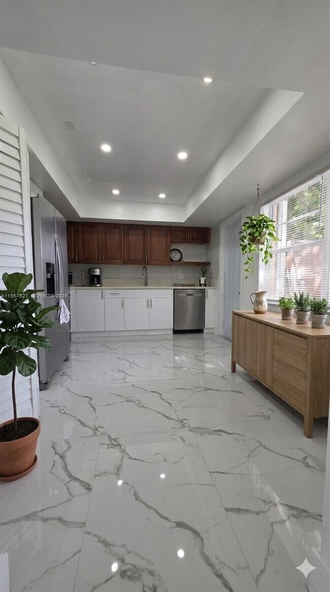 Building Photo - 7085 W Sunrise Blvd