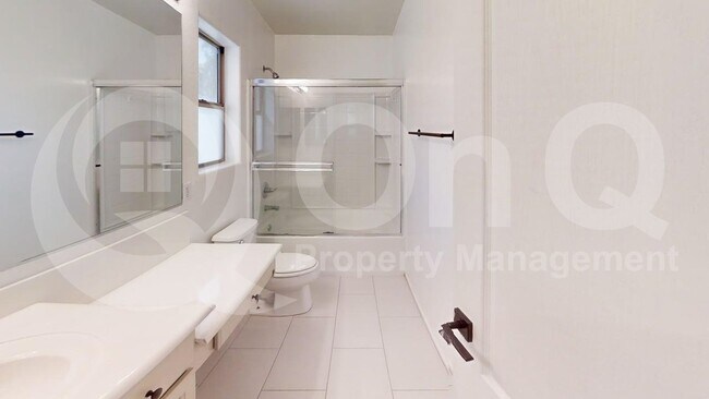 Building Photo - 2604 S Southwind Dr