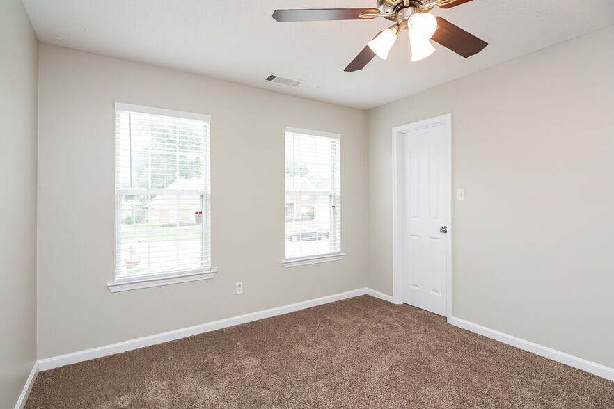 Building Photo - 4834 Graham Lake Dr