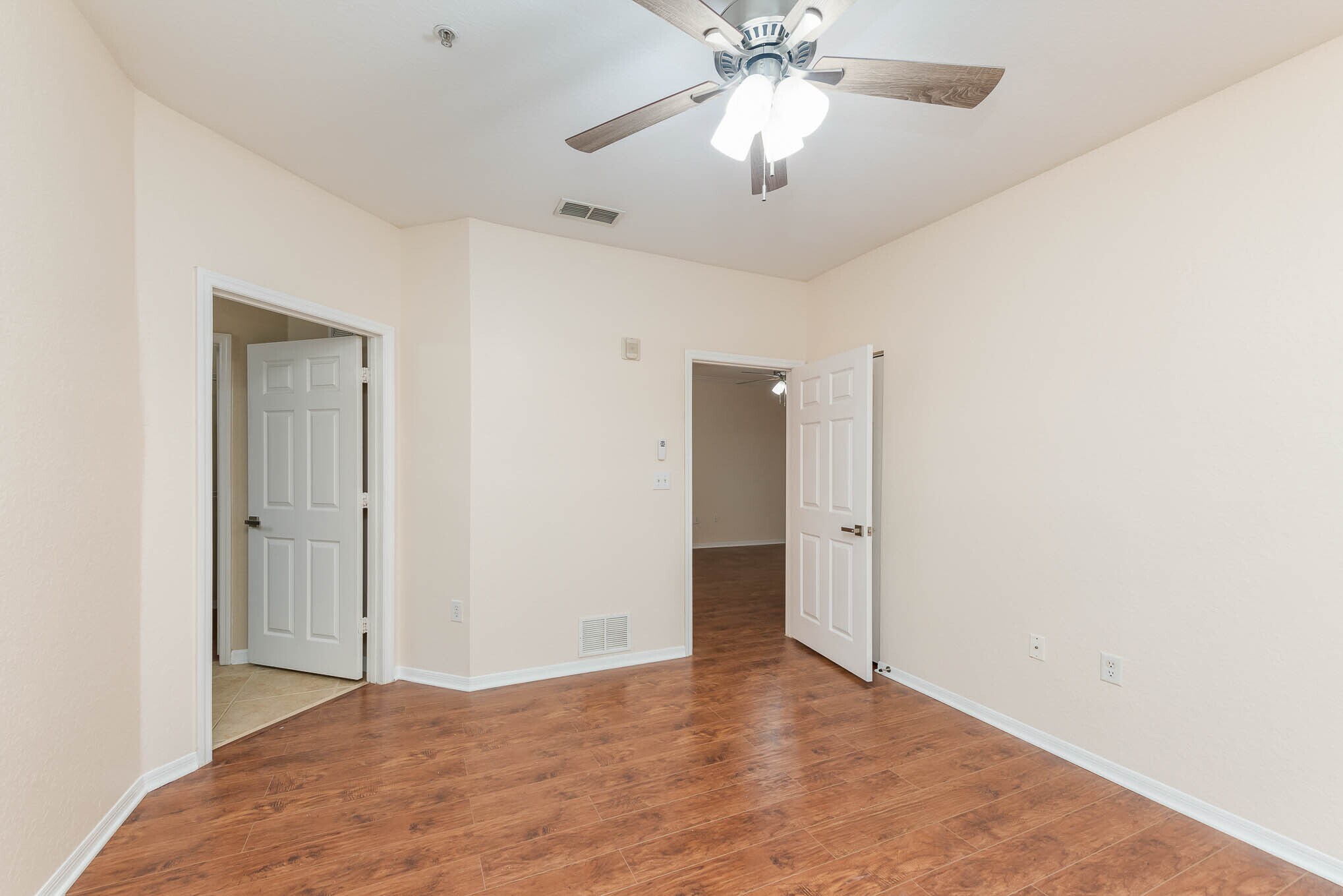 Building Photo - 10121 Courtney Palms Blvd