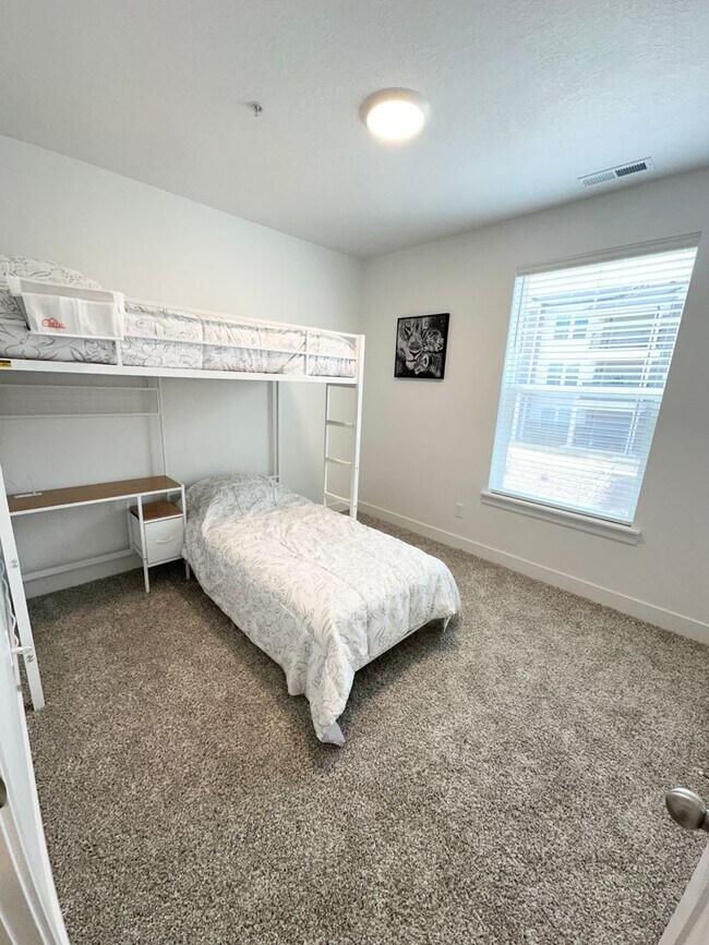 Building Photo - 3 Bed/2 Bathroom house in Saratoga Springs