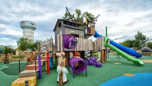 Building Photo - 1425 Thistlewood Ln