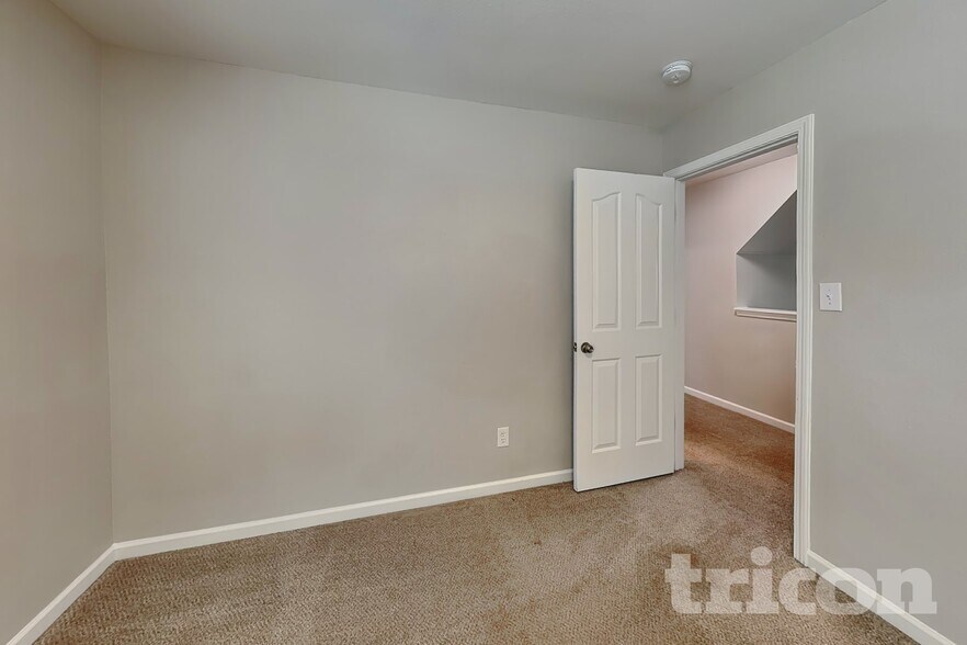 Building Photo - 1129 Hawick Dr