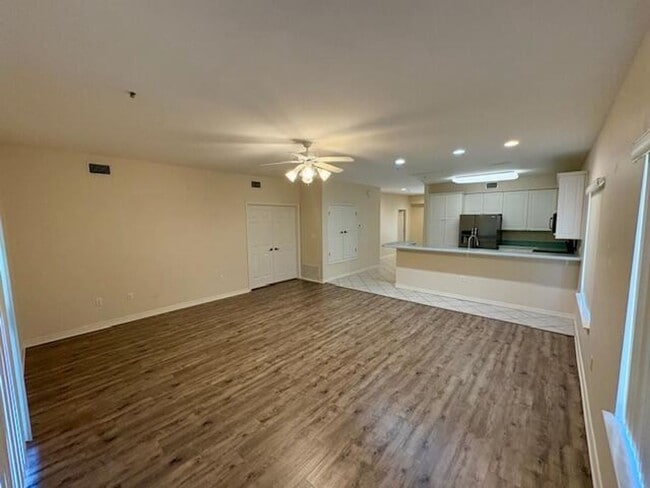 Building Photo - 406 Westlake Ct