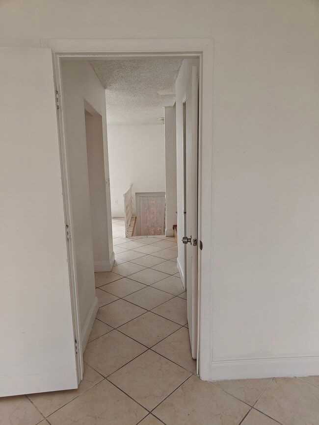 Hallway - 4156 W 10th Ln