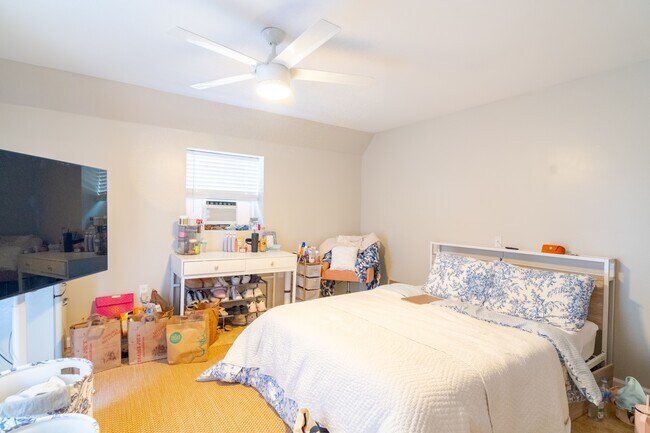 Building Photo - 6430 Montezuma Rd