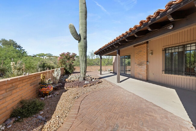 Building Photo - 1021 W Desert Canyon Pl