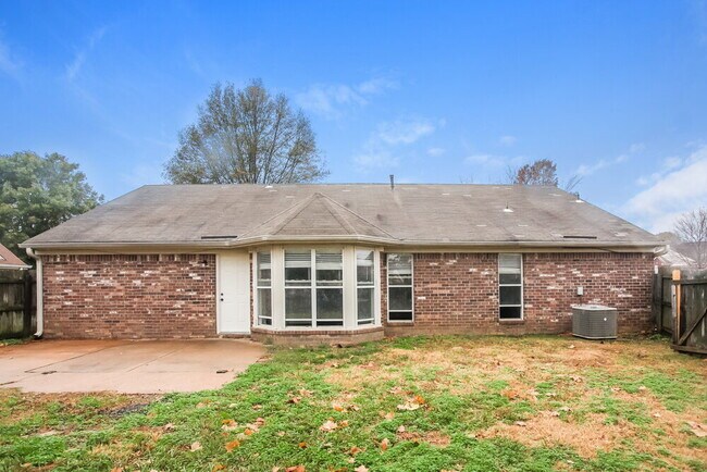 Building Photo - 7832 Sarah Ann Dr S