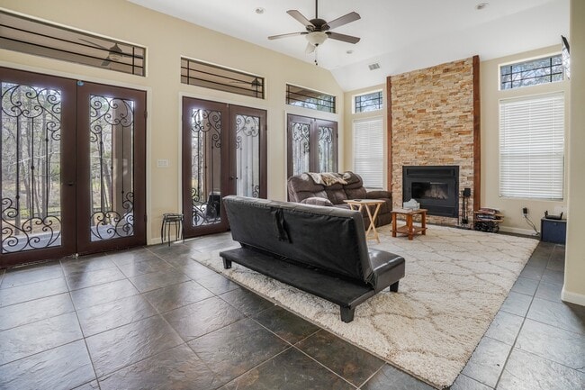 Building Photo - 22 Twinstone Cir