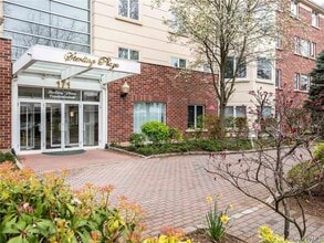 Building Photo - 171 Great Neck Rd