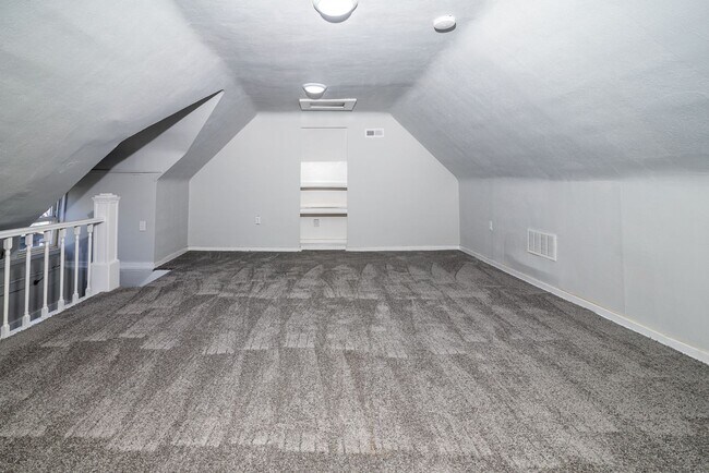 Building Photo - 418 E 17th Ave