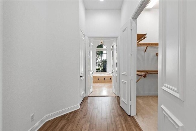 Building Photo - 10546 Versailles Blvd