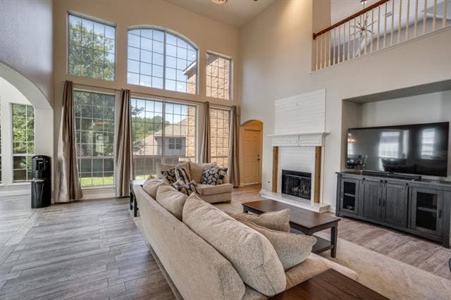 Building Photo - 611 Creekwood Ln