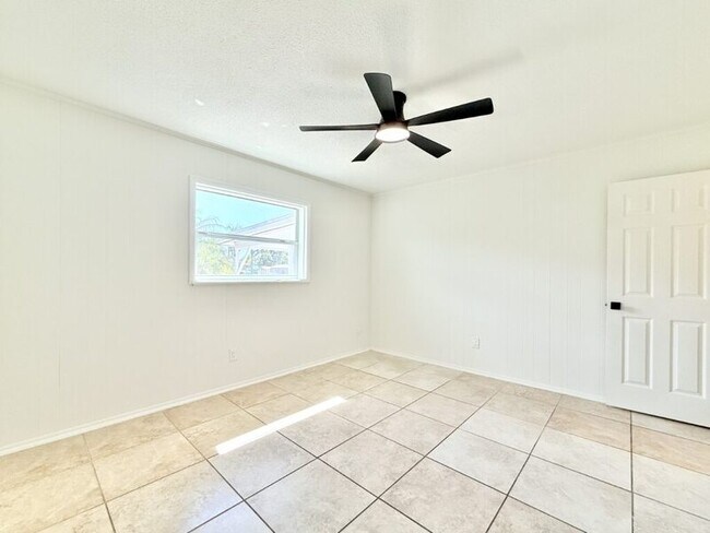 Building Photo - 603 64th Ave W