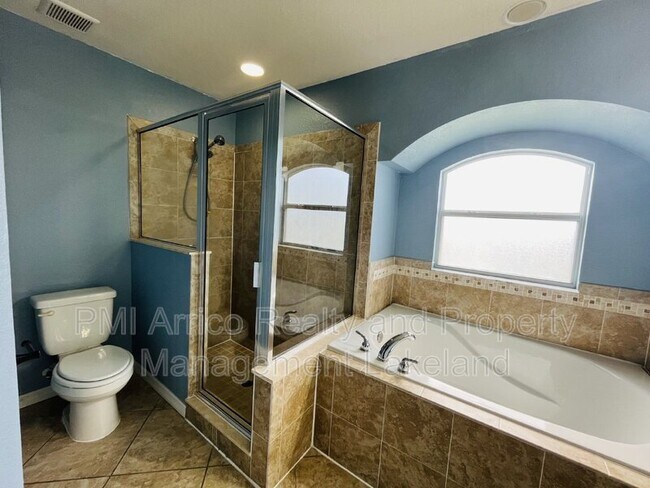 Building Photo - 3519 Kenwood Crossing