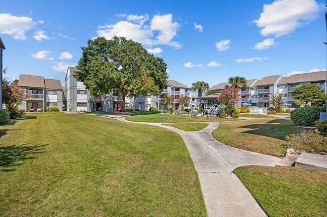 Building Photo - Charming 2-Bedroom Condo Near the Beach