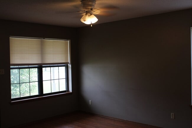 Building Photo - 3-bedroom house close to tech!