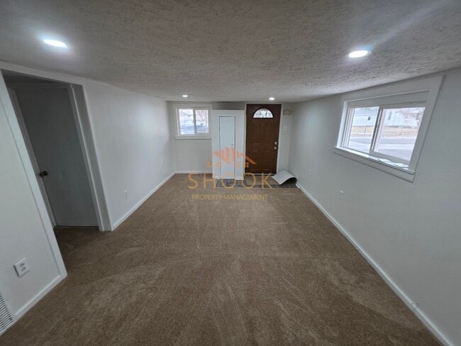 Building Photo - CENTRALLY LOCATED COZY 3 BR HOME