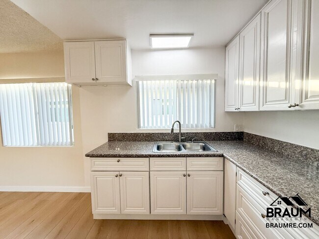 Building Photo - 13115 Oxnard St