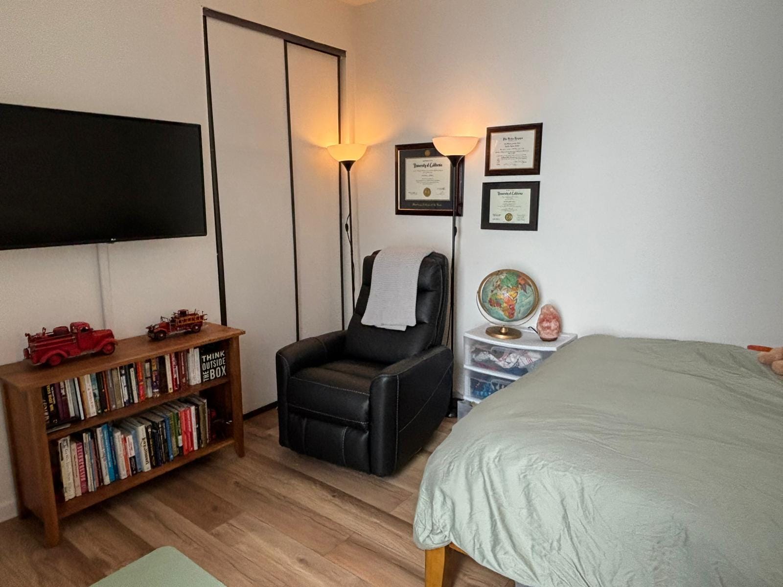 Building Photo - 310 Tahiti Way