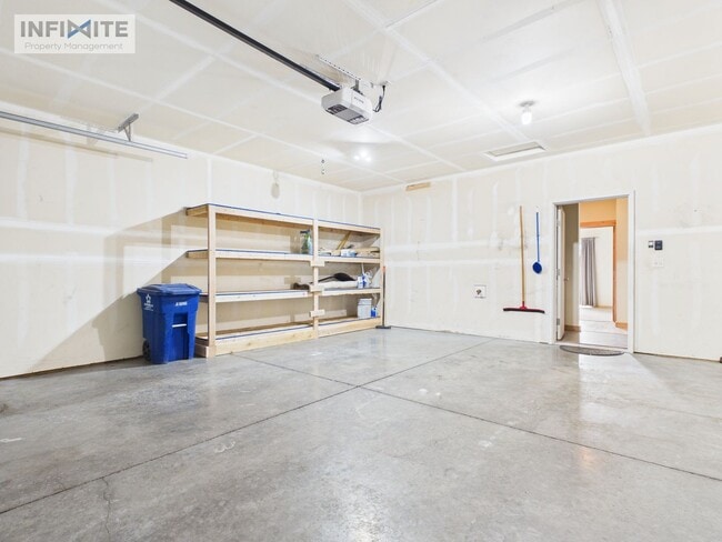 Building Photo - Single Level 3 Bedroom!