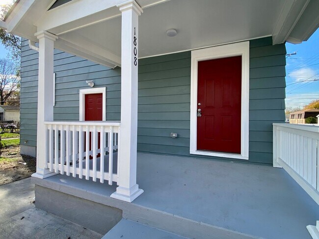 Building Photo - 2-Bedroom, 1 Bath Single Family for Rent in Middletown , OH|  Modern Kitchen