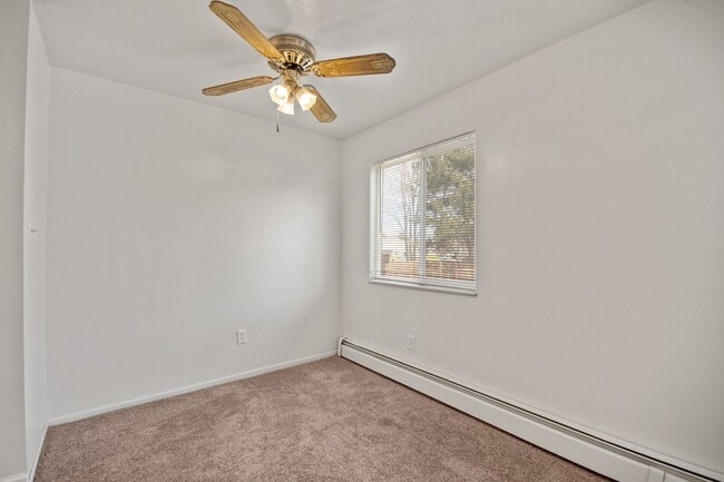 Building Photo - Bright Townhome in Lakewood!