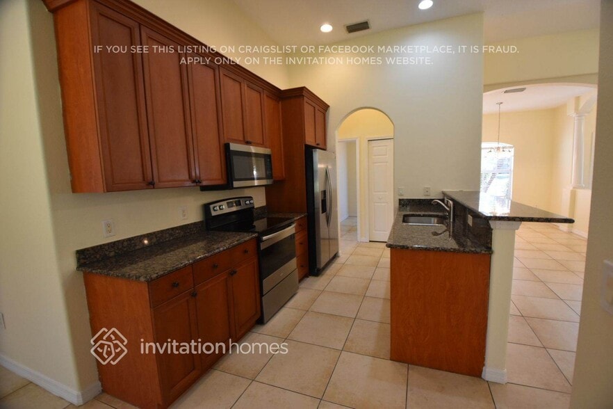 Building Photo - 3025 Dalhart Ave